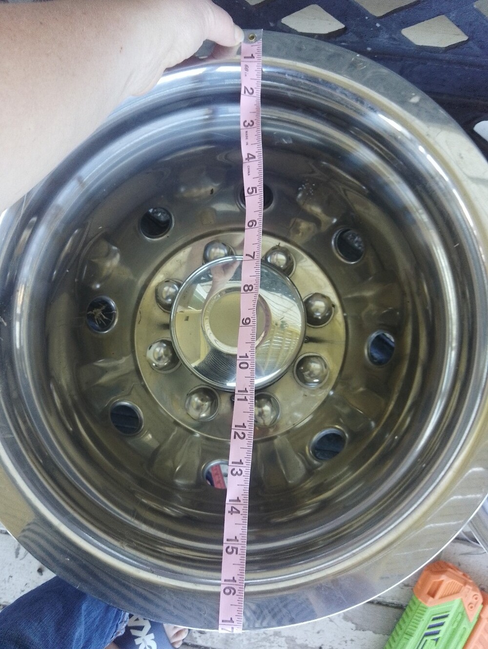 Large Hubcap - Picture 2 of 5